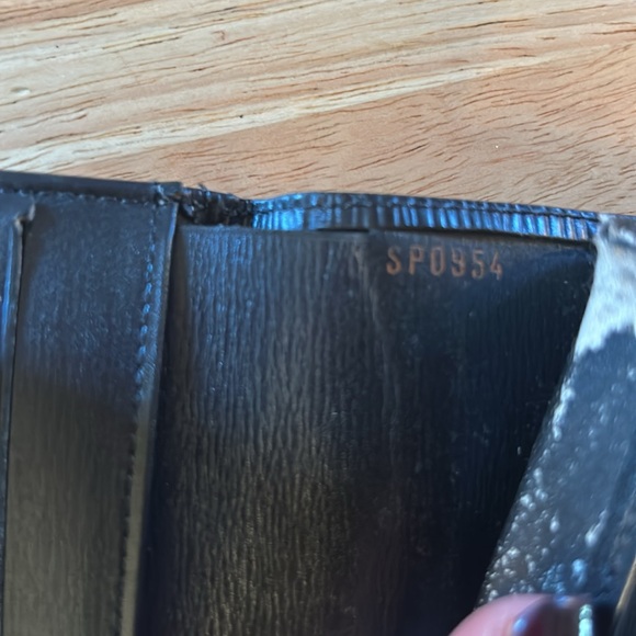 Louis Vuitton EPI SNAP WALLET - Picture 11 of 14